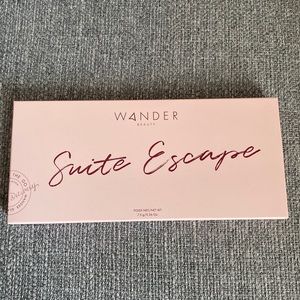 Wander Beauty Suite Escape eyeshadow palette 10 shades 7.5g